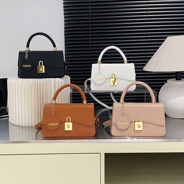 Fast Delivery Fashionable casual handbag, new autumn 2025 model, stylish and versatile, high-end feel, shoulder with lock feature, small square bag