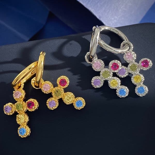 Necklace Necklace for Women Vintage Palace Embossed Brushed Colorful Zircon Diamond Cross Necklaces Luxury Jewlery Designer Women Elegant Premium Gift