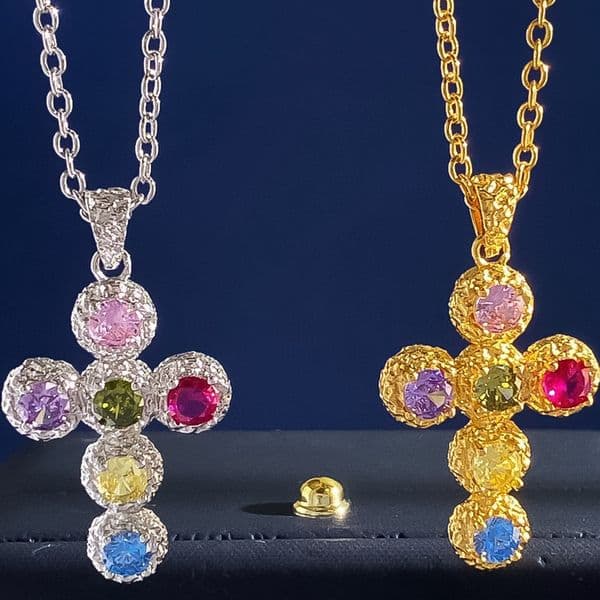 Necklace for Women Vintage Royal Embossed Brushed Color Diamond Cross Pendant Necklaces Luxury Jewlery Designer Women Timeless Elegant Gift Premium
