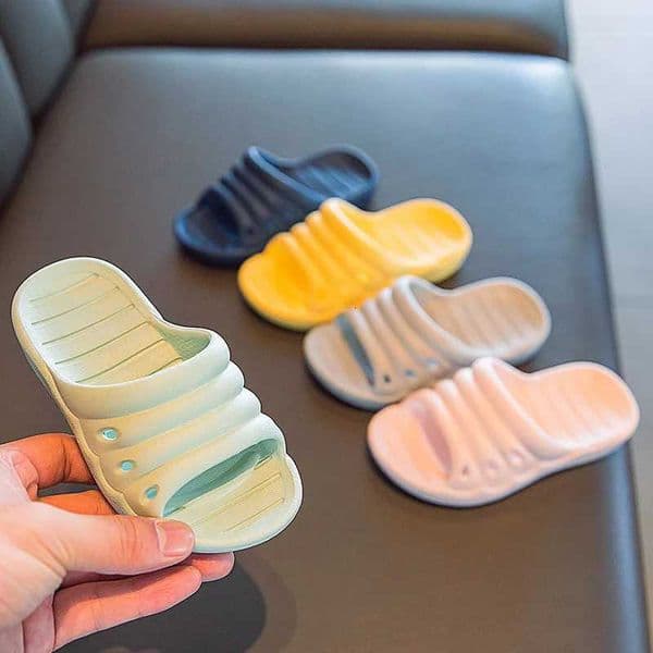 New Soft Cloud Slippers Wen Summer Outdoor Couple Trendy Slippers He Bathro Non-slip Shoes Leisure Solid Flip-flopsJ260507