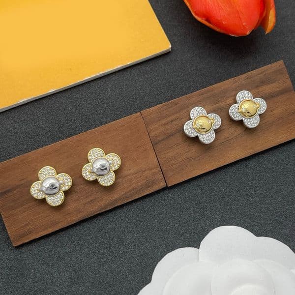 Designer Earrings Luxury Cute Flower Clover Charm Earrings Gold Silver Plated Stud Earrings For Women Men Wedding Party Fashion Diamond Jewelry Christma L260523
