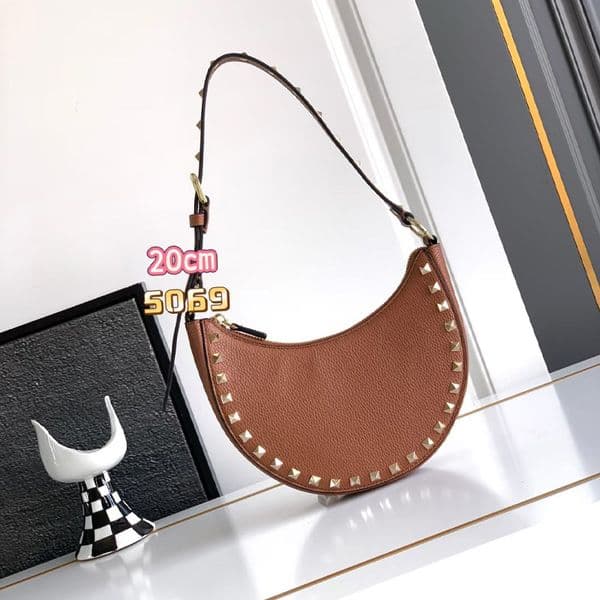 Designe Luxury Messenger Bags New Women's Crossbody Bag Underarm Single Shoulder Magnetic Buckle Rivet Decorated Daily Use Bag
