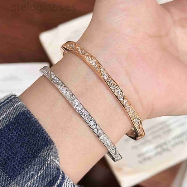 designer graffly jewelry High-end Gejiafu Triangular Cut Full Diamond Rhombus Bracelet For Women Plated In Champagne Gold V-gold Fashion L260522