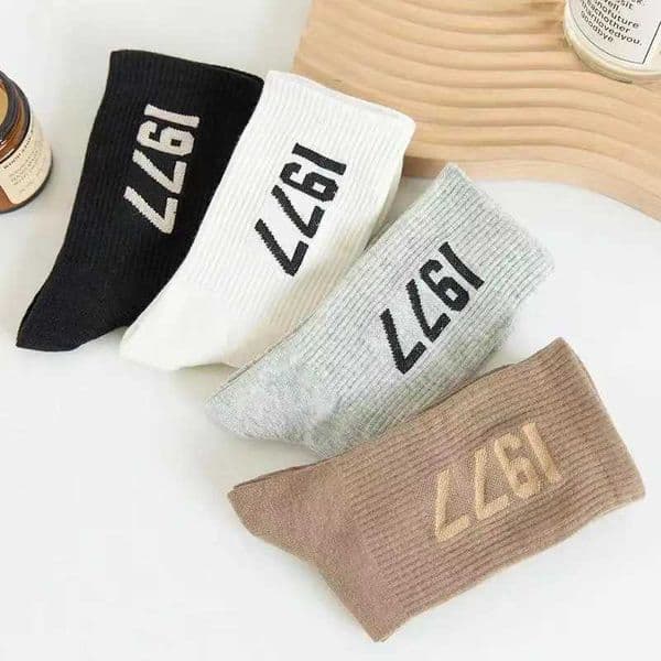 4 Pairs Hip Hop Socks Men Women Skateboard Socks Cotton Letter Fashion Thick Winter Socks Sports Luxury Designer Socks 38-45 Z260429