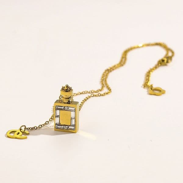 Luxury Designer Necklaces Brand Letter Pendant Necklaces Chain 18K Gold Plated Jewelry Women Necklaces Party Gift