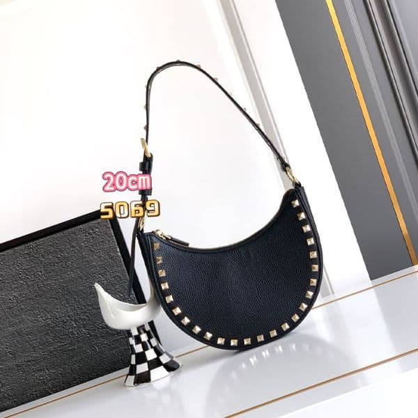 Designe Luxury Messenger Bags New Women's Crossbody Bag Underarm Single Shoulder Magnetic Buckle Rivet Decorated PU Small Size Daily Use Bag