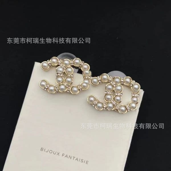 Designer Jewelry cc earrings Detailed pearl stud earrings for women elegant style womens earrings channels studs