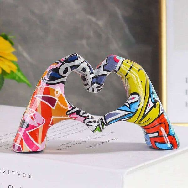 Water Transfer Small Love Gesture Sculpture, Resin Craft Ornament for Home, Bedroom, Living Room and Entryway Desktop Decoration 26L0509