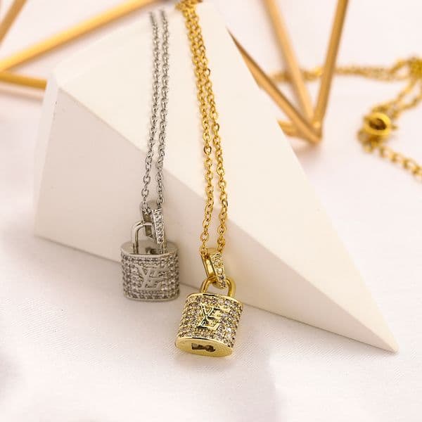 High End Necklace Pendant Stainless Steel Chains Designer Letter Necklaces Wedding Jewelry Gifts for Women Romantic and Casual Occasions
