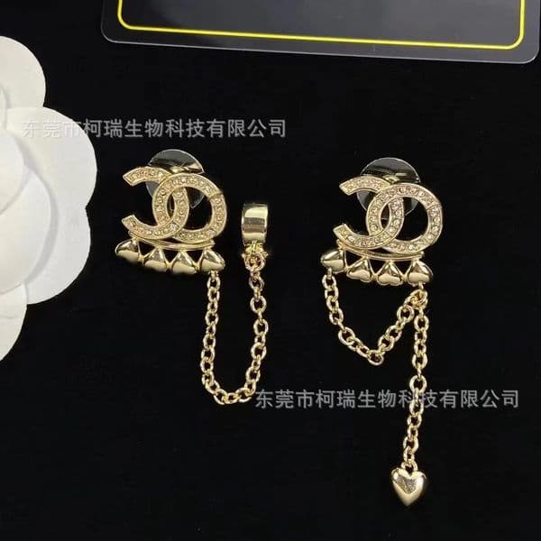 Designer Jewelry cc earrings Asymmetric heart chain earrings for women diamond-encrusted heart-shaped ear clips for women channels studs