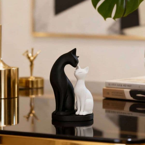 Black and white cat sculpture home decoration items are suitable for living rooms, computer desks, offices, etc 26L0509