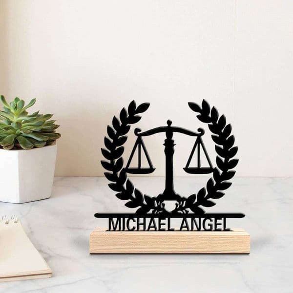 1pc Fashion personalized custom Balance Law Fairness statues Metal Art with Wooden Base suitable for lawyer gifts, office, 26L0509