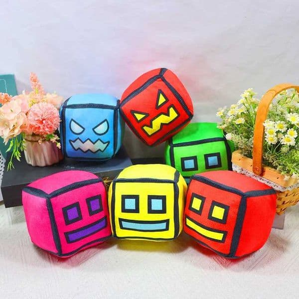 Geometry Dash Cube Plush Toys Small Pillow Stuffed Doll Square Pendant Game Cute Home Decor Children Birthday Gift L2605093LQL