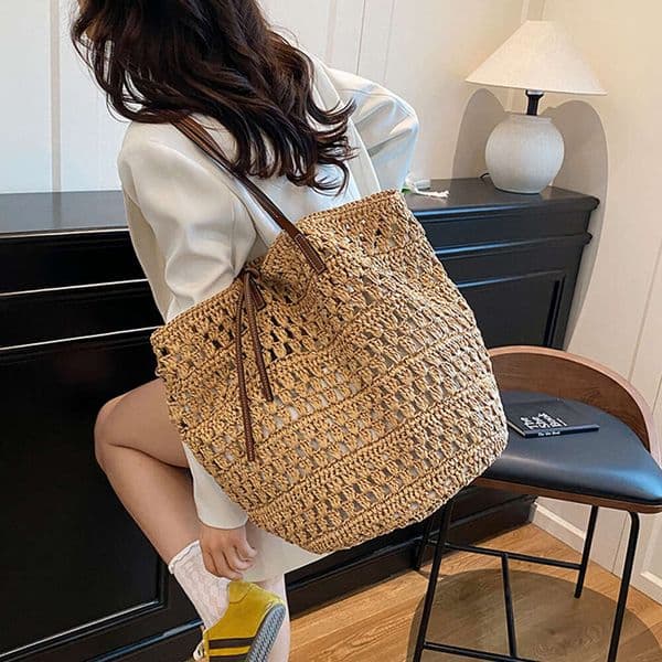 Large Capacity Hollow Woven New Single Shoulder Commuter Tote Vacation Beach Straw Bag