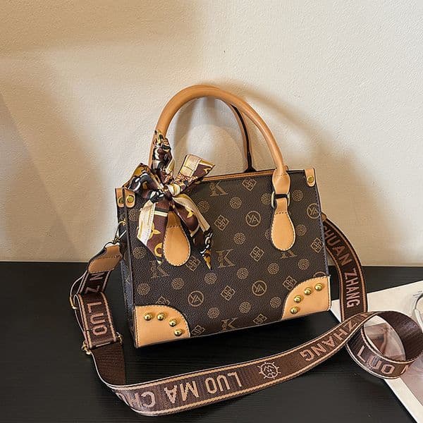 Light luxury women's tote bag vintage print design wide shoulder strap 2026s new style high-end sense versatile shoulder bag crossbody bag free shipping