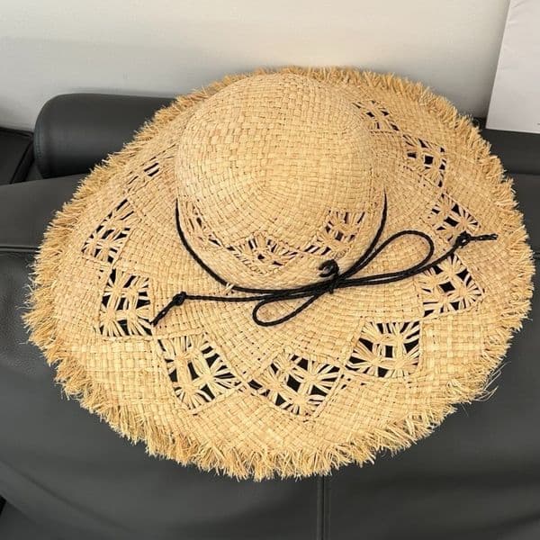 Bucket Hat Designer Women's Hollow Out Straw Sun Hat Wide Brim Fringe Beach Hat with Black Drawstring Bow UV Protection Summer Vacation Cap