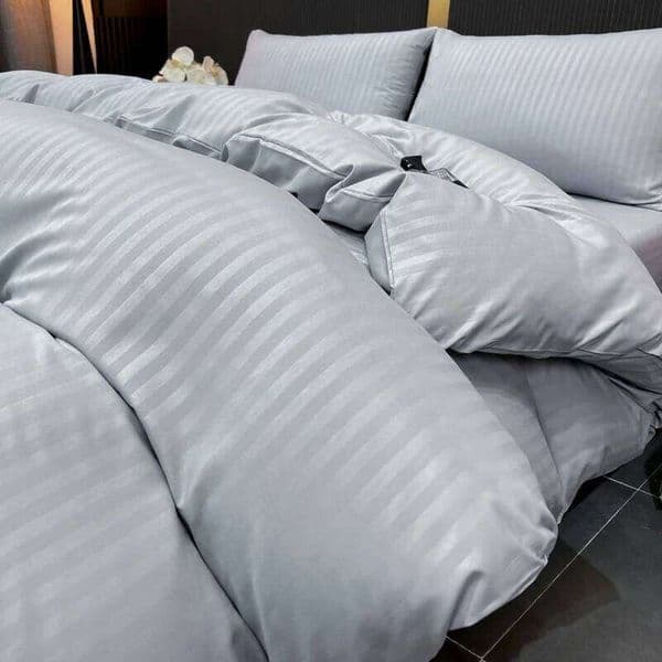 Stripe 3-Piece Cover with Pillowcase Breathable , Zipper Closure, All-Season Comfort No Duvet Insert W260511