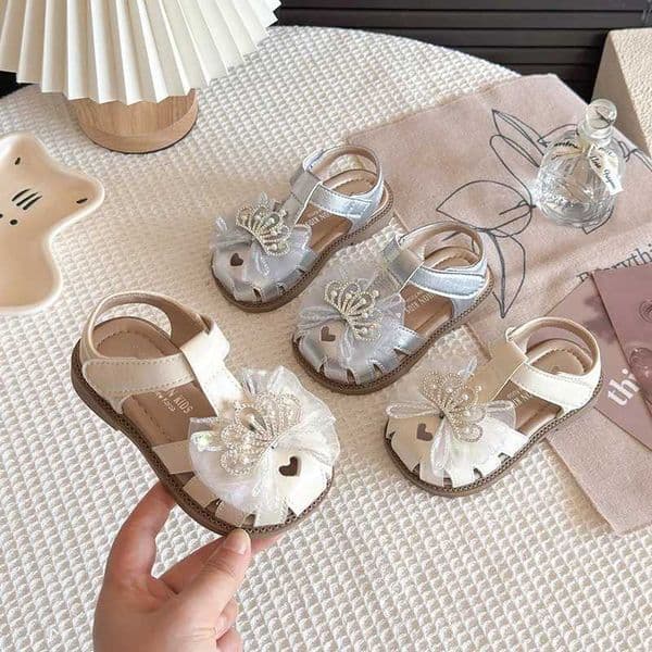 2026 New Summer Girls Bow Sandals Rhinestone Crown Children Dress Shoes School Wedding Party Kids Hollow-out Flat SandalsL260511