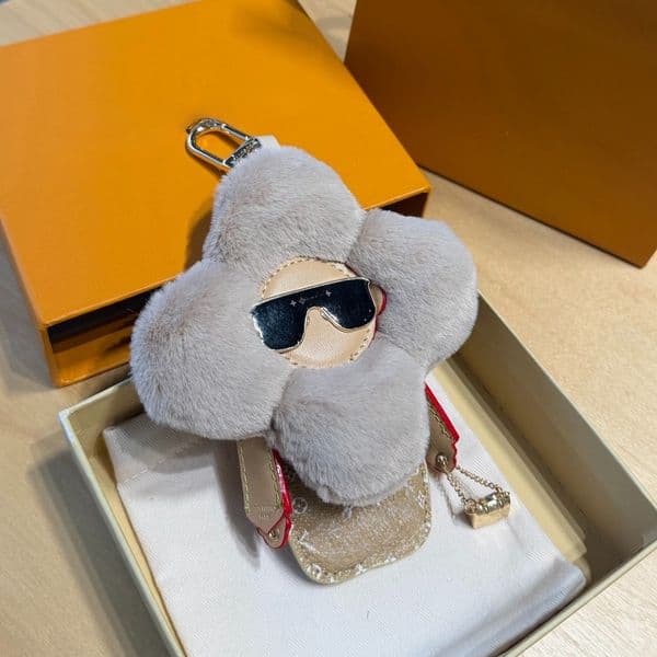 Designer Keychains Bag Charm for Women Sweet Cherry Plush Bag Pendant Fluffy Decoration Bag Accessories Key Chain