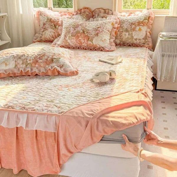 2025 new winter milk skirt thickened mattress cover fleece non-slip single piece bed skirt, no pillowcase W260511