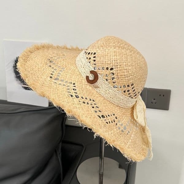 Designer Bucket Hat Women's Natural Raffia Straw Sun Hat Wide Brim Hollow Out Beach Hat with Lace Bow Fringe UV Protection Summer Vacation Cap