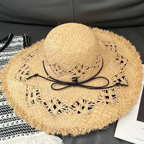 Bucket Hat Designer Women's Hollow Out Straw Sun Hat Wide Brim Fringe Beach Hat with Black Drawstring Bow UV Protection Summer Vacation Cap