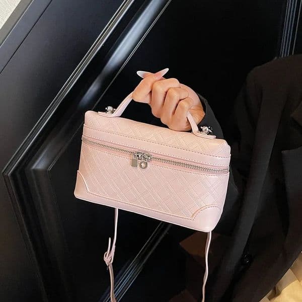 Bag crossbody bag Designer Woman 2026 Summer New Fashion Casual Single Shoulder Crossbody Handheld Briefcase Women's Small Designer Square Luxury Bag Korean V
