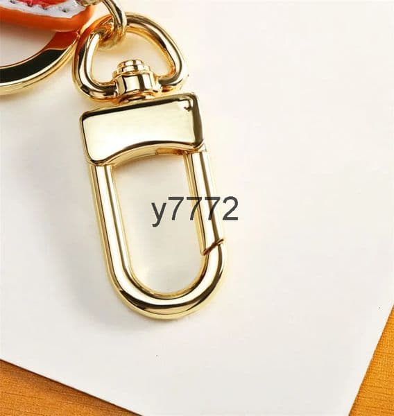 Fashion Key Chains Luxury Key Buckle Car Keychain Handmade Leather Keychains Men Women Bag Pendant Accessories Keyrin With box