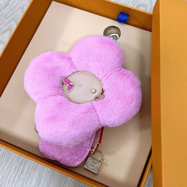 Keychains Lanyards Fashion New Luxury Keychains Cartoon Big Fur Sunflower Flower Letter Key Ring Women Bag Charms