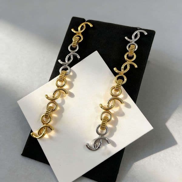 26 new styles of -inspired European American elegant lady fashion, court-style earrings, versatile and stylish studs, factory wholesale