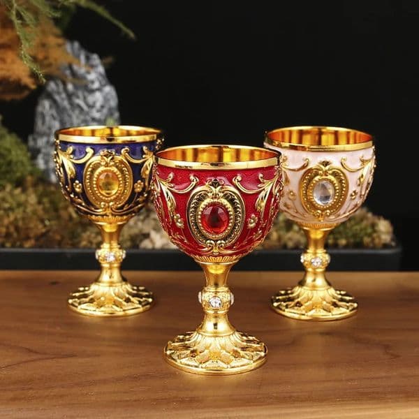 Vintage Holy Grail Medieval Goblet Hand Engraved Metal Wine Glass European Style Home Bar Drinkware Dining Room and Home Decor 260512