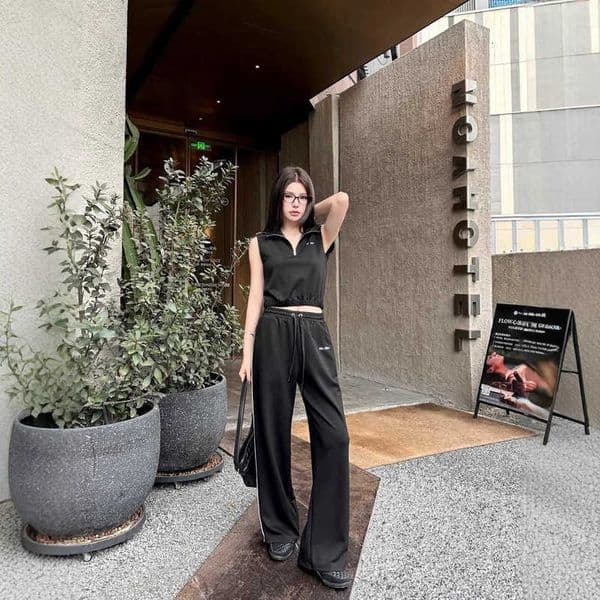 Designer Women's Tracksuits brand High-end Woman clothing Summer M letter embroidered half-zip high-waisted sleeveless top elastic waist casual pants set for women
