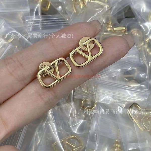 designer earrings valentins vlogo earrings letter V smooth square stud earrings for women classic luxury style