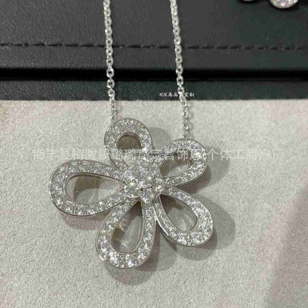 Van cleeff High Version Full Diamond Sunflower Necklace for Women Light Luxury Niche High-end Lace Flower Collarbone Chain Hot Sale