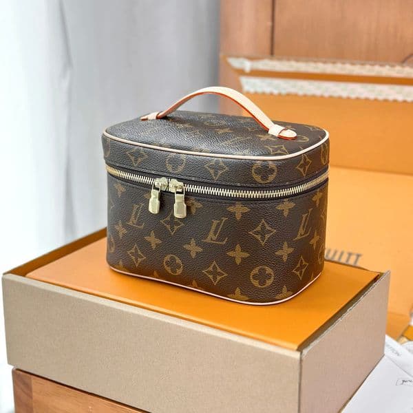 Top quality designer bag makeup bag shoulder bag luxury makeup bag classic ladies' banquet bag multifunctional small square bag designer chain wallet casual bag AAA+