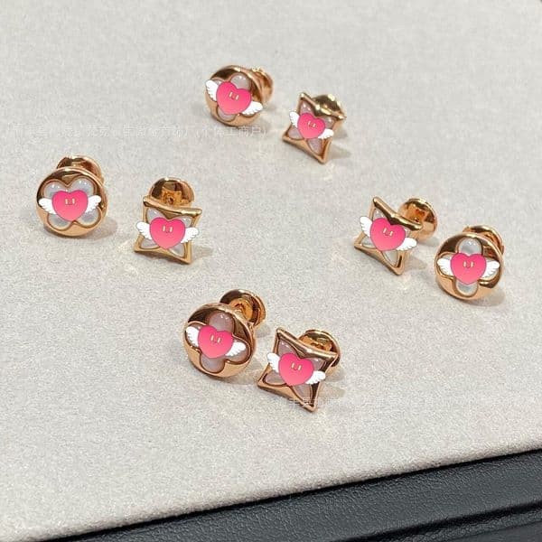 Designer Jewelry lvs lvness earrings V-shaped earrings diamond-shaped four-leaf clover asymmetrical AB style earrings rose pink and white mother-of-pearl