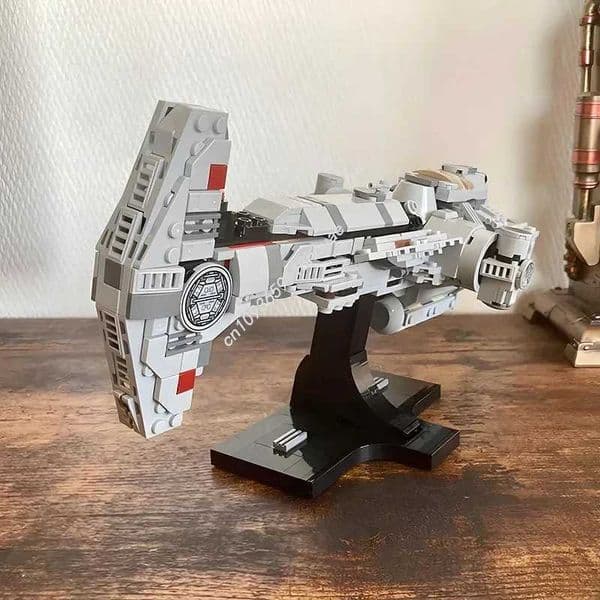 681PCS Starship Series Mid-Scale Hammerhead Corvette Model Moc Building Blocks Spacecraft Brick DIY Set Christmas Gifts Kid ToysJ260513