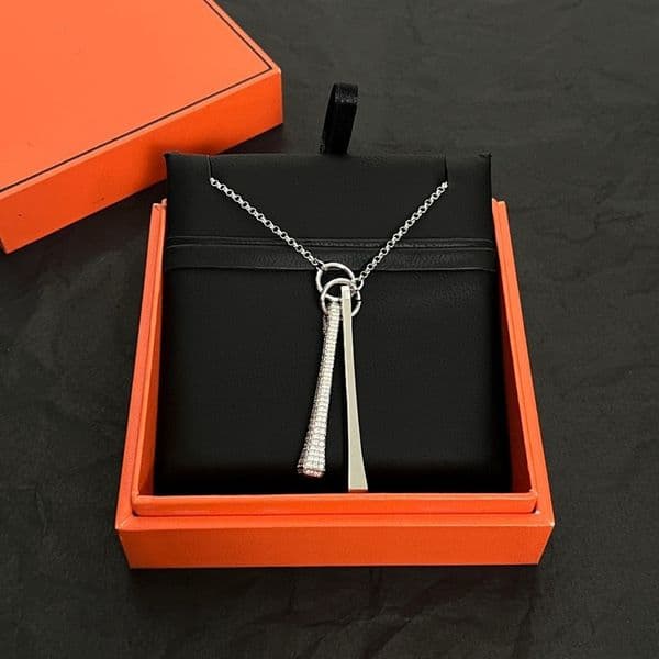 top Necklaces women's Designer necklaces for woman luxurious necklace Pendant jewelry classic pig nose drop-shaped gel H letter necklace High quality necklace H08