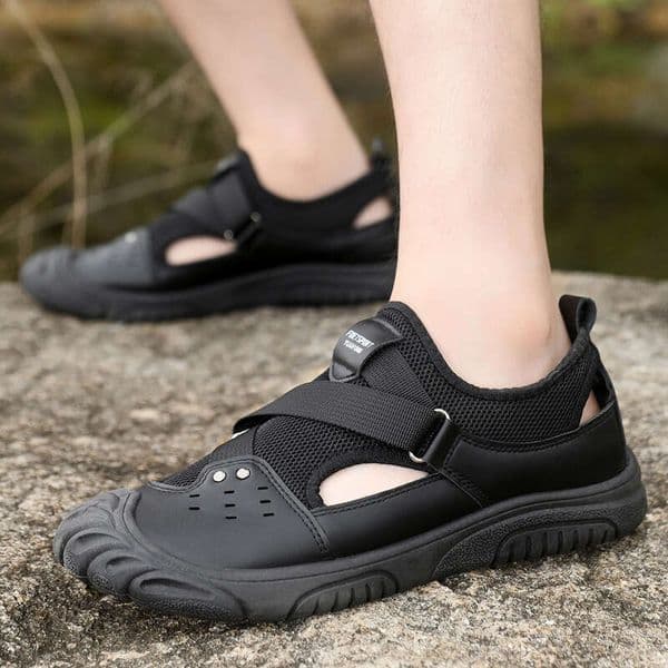 2026 Designer Shoes Summer New Hollow Leather Sandal Shoes with Velcro, Lightweight Soft Sole, Breathable Outdoor Men's Casual Shoes
