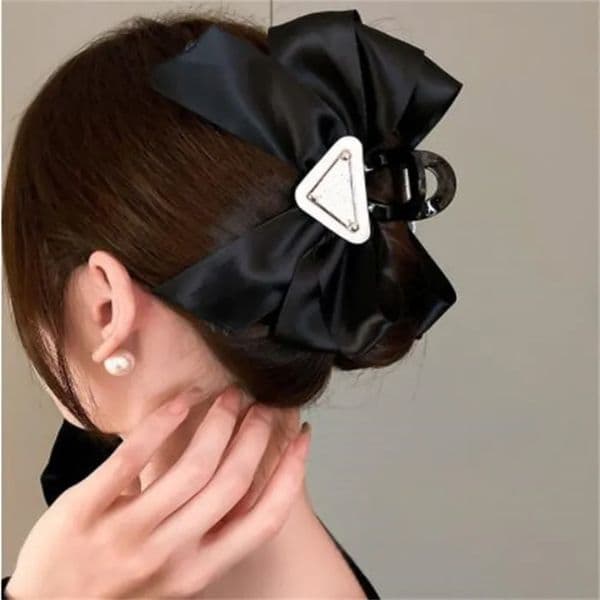 Designer 2026 Kid Hair Accessories Classic Triangle Letters Claw Bowknot Baby Clip Cute Girls Barrettes Luxury Baby Hair Clip baby Cute High Q Free Shipping