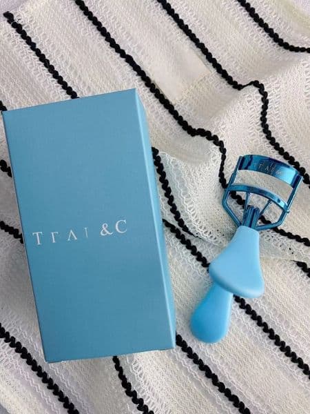 designer letter logo Ladies' holiday party supplies fashion makeup tools luxury sky blue eyelash curler evening Party Favor Valentine's Day birthday wedding gift