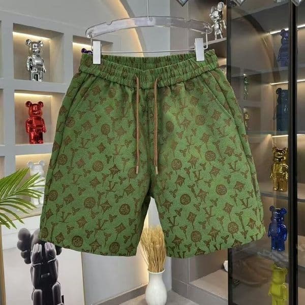new Free shipping luxury Men's Shorts Fashionable men's shorts summer casual and simple temperament cropped pants