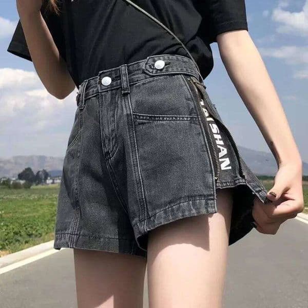 Women's Korean Y2K Black Denim Shorts Summer Thin High Waist A-Line Loose Wide Leg Slimming Hot Pants 26W0514
