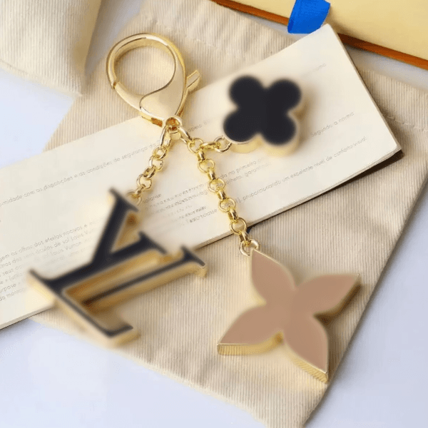 Cute Donut Keychains Designer bag charms flower chains L Vs French Style Monogram key ring hook for Elegant Lady handbags charm Car key holder Accessories