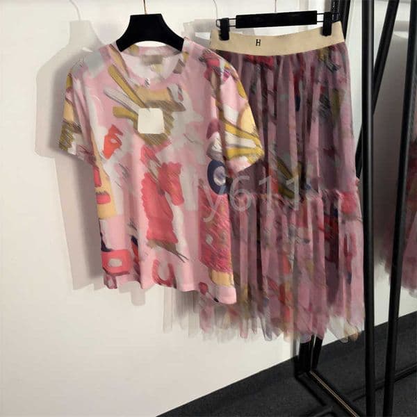 Luxury Women Two Piece Dress Skirts Sets Classic Pattern Printing Short-sleeved Tshirt Ribbed Waistband Net Fabric Skirt Designer Womens Clothes