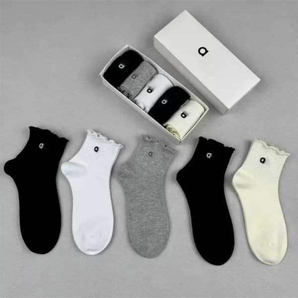 Wholesale Designer Knit Crew Socks Breathable Soft Unisex Casual Athletic Socks All Season New Arrival Bulk Socks for Men Women
