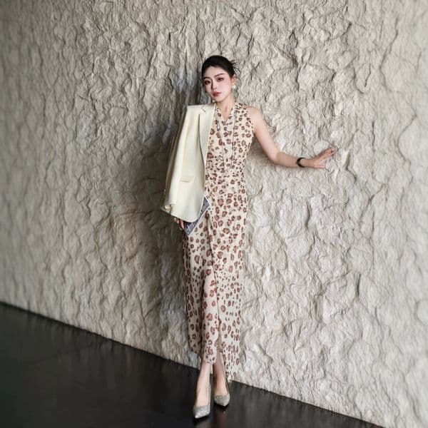2026 Summer Women's Commuting Style Outfit: Mid-Sleeve Blazer with Leopard Print Suspender Skirt, Slimming and Elegant Set