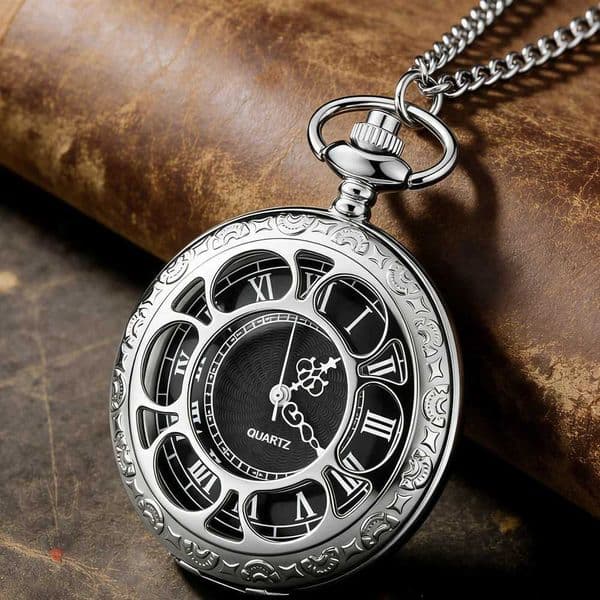 Vintage Retro Popular Silver Pocket Watch Hollow Skeleton Roman Numerals Quartz Pendant Necklace Watch for Women Men CF1573 H260514