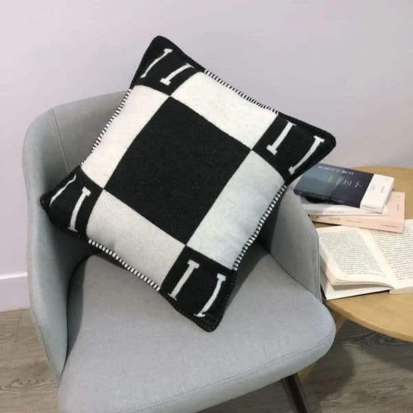 Luxury Designer Decor Top Cushion Fashion High Quality Throw Pillow room Designs For Womens Mens Cushions Letter Square Decorative Pillows D 10