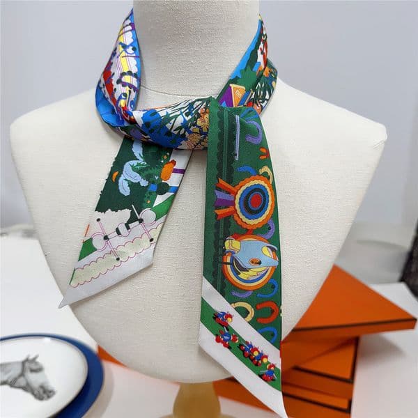 Heavyweight 18mm silk narrow with green and blue contrasting equestrian pattern neck decoration multi-use scarf Q260527